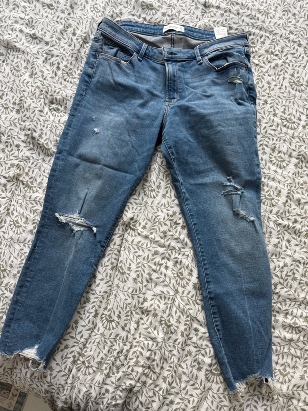 Abercrombie & Fitch Women's Distressed Skinny Jeans in Medium Blue